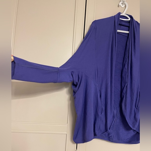 Lululemon To & Flow Wrap in Heathered Mod Iris Flower - Picture 11 of 15